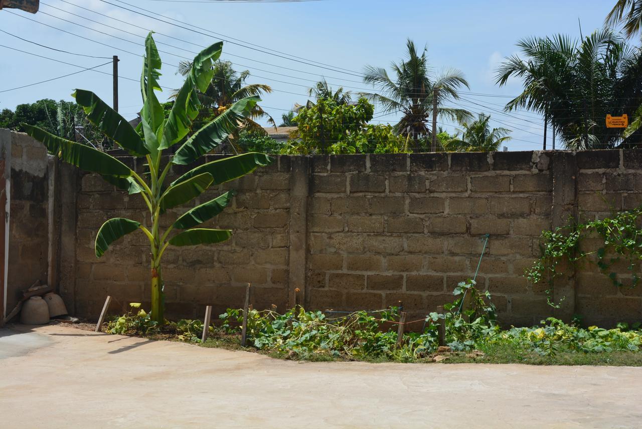 The Accra Backpackers Hostel Экстерьер фото