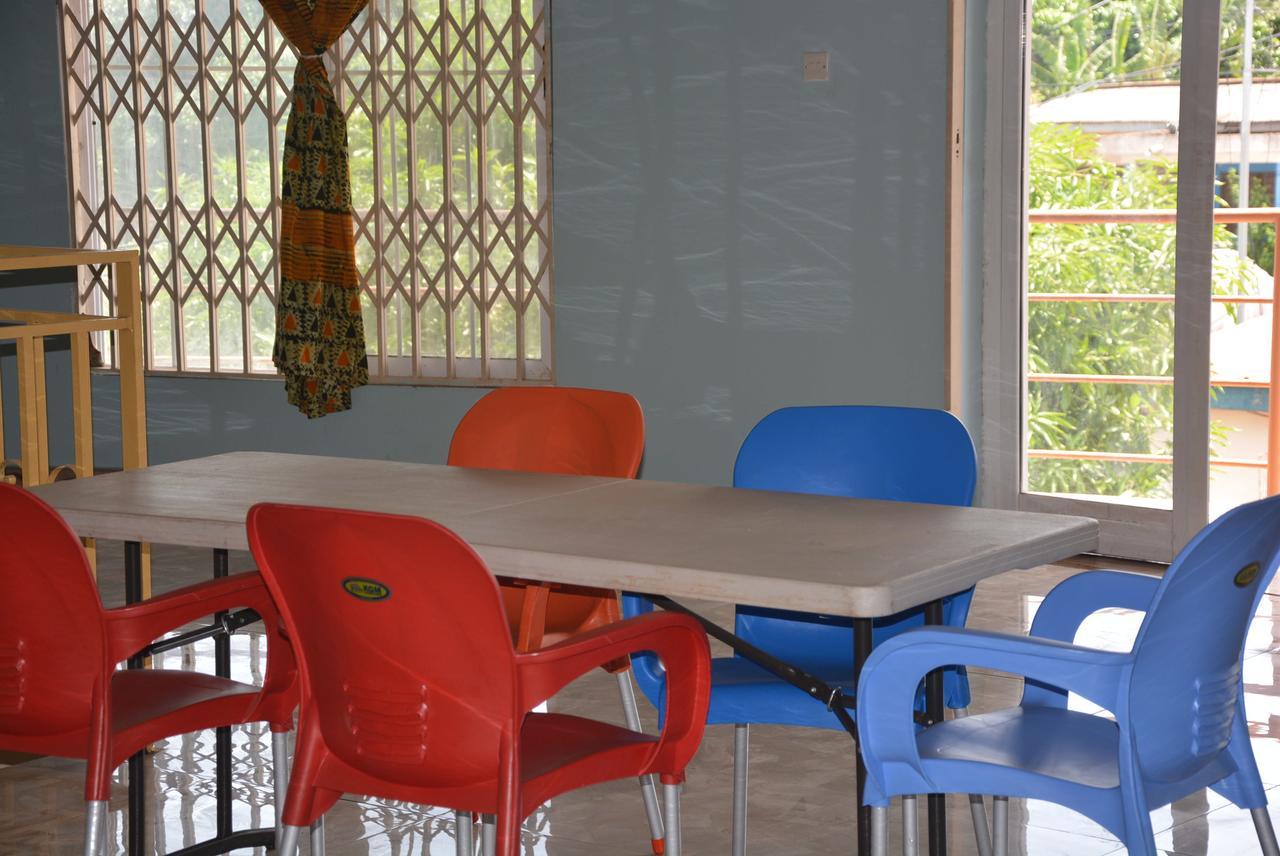 The Accra Backpackers Hostel Экстерьер фото