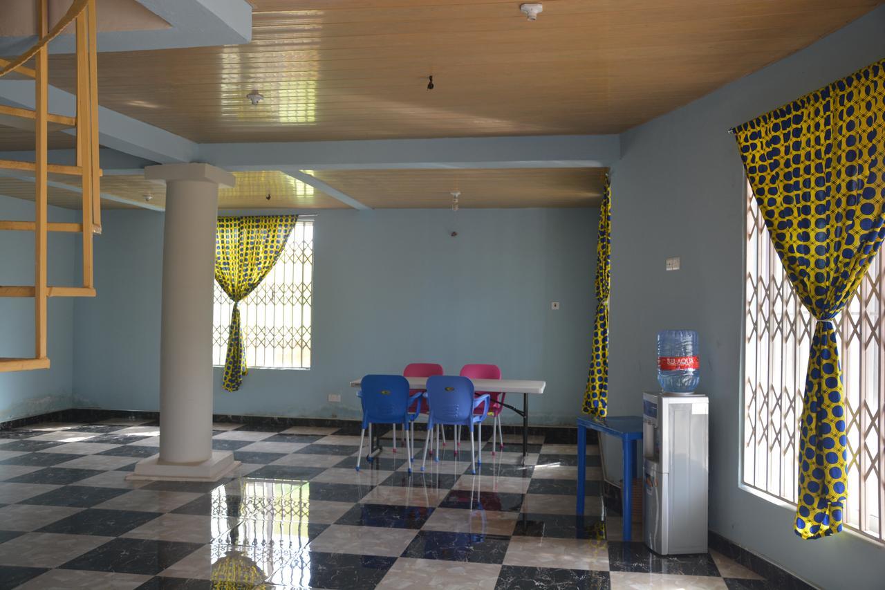 The Accra Backpackers Hostel Экстерьер фото