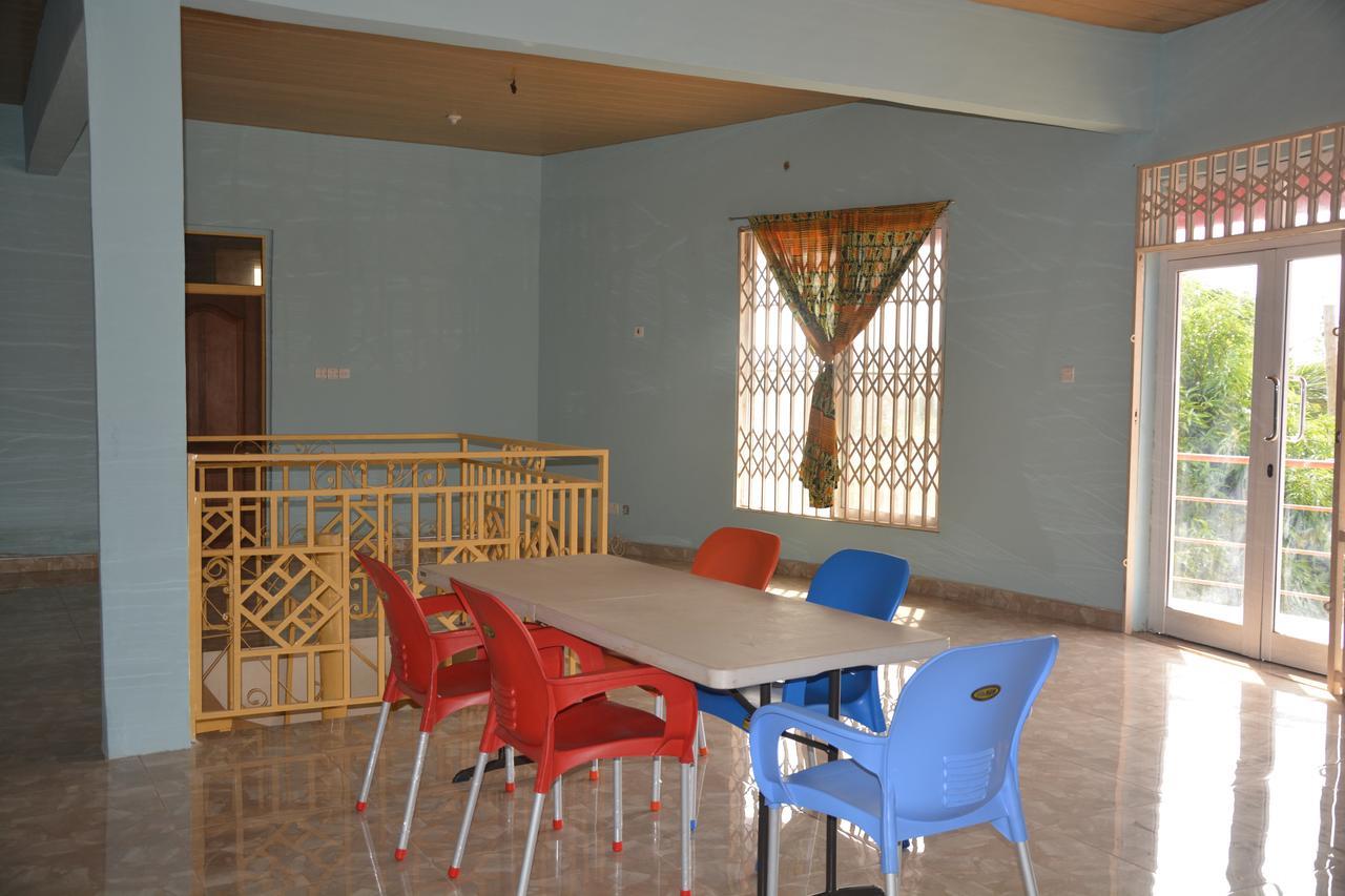 The Accra Backpackers Hostel Экстерьер фото