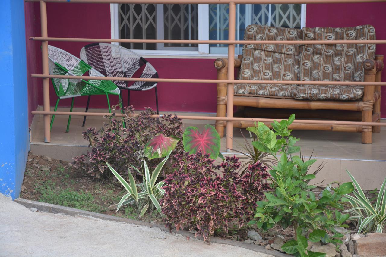 The Accra Backpackers Hostel Экстерьер фото
