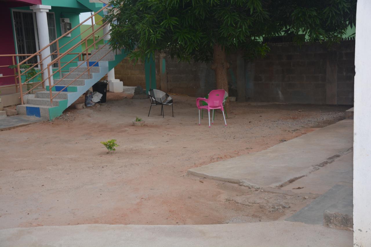 The Accra Backpackers Hostel Экстерьер фото