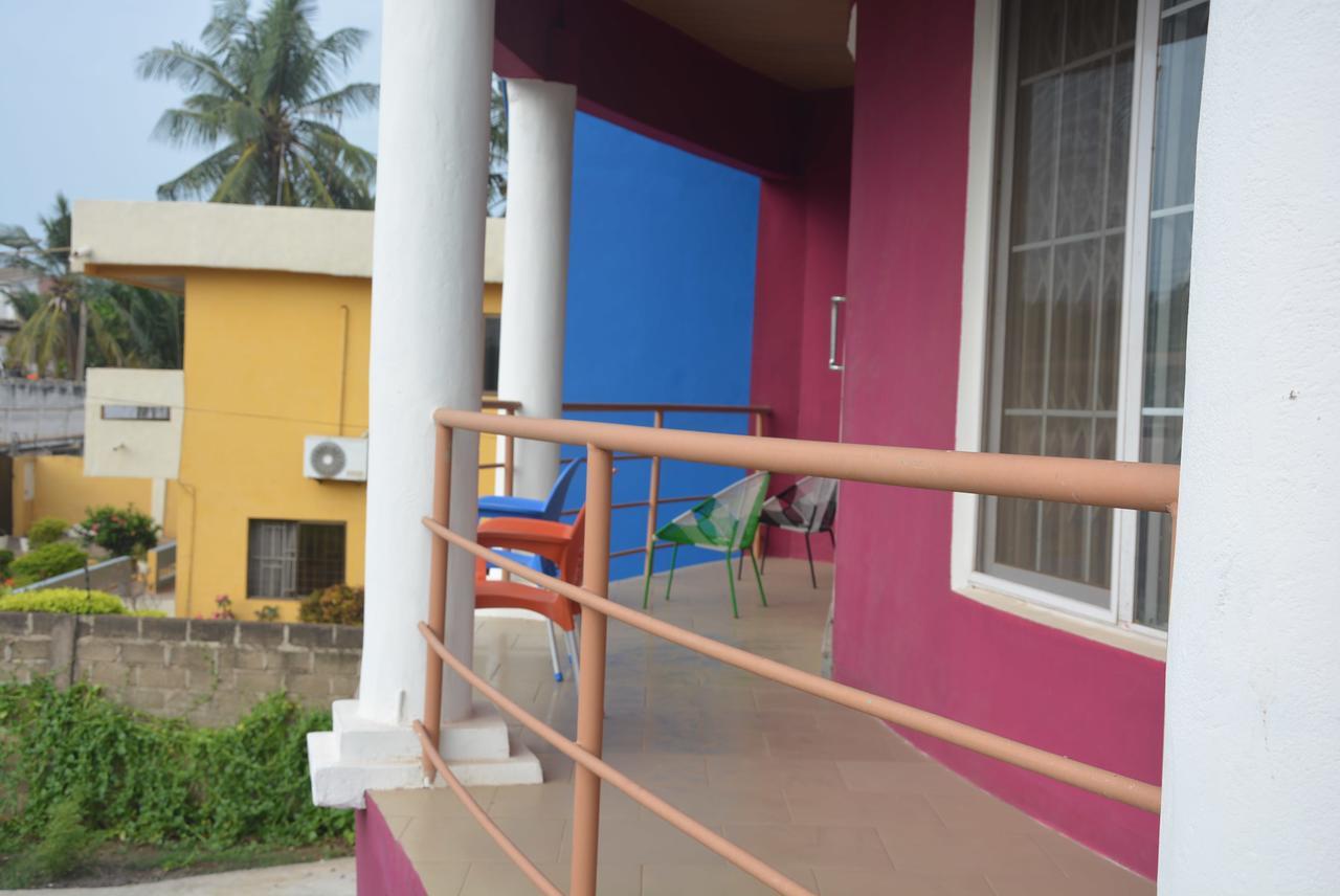 The Accra Backpackers Hostel Экстерьер фото